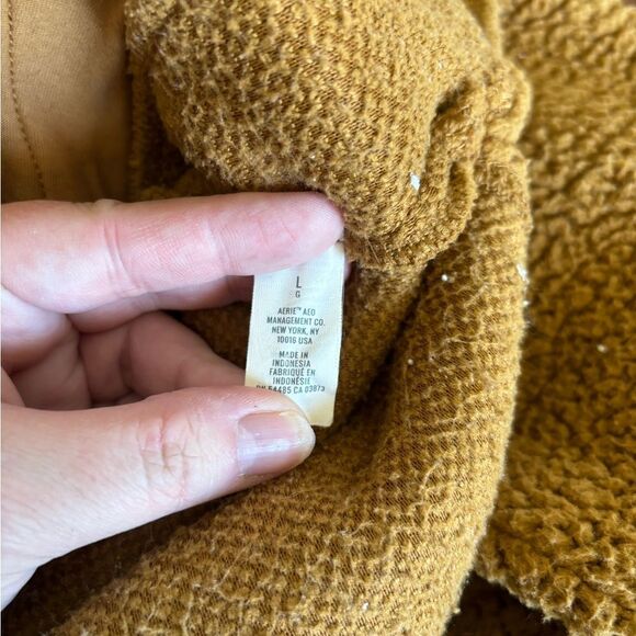 Aerie tan oversized faux Sherpa pullover with buttons size large - Picture 2 of 7